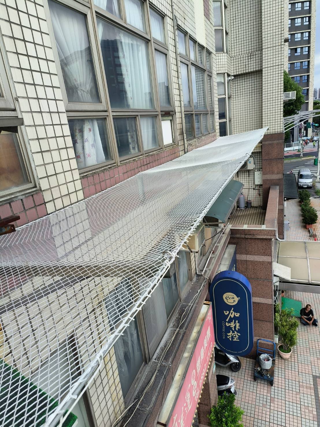 磁磚掉落防護網施工實景1