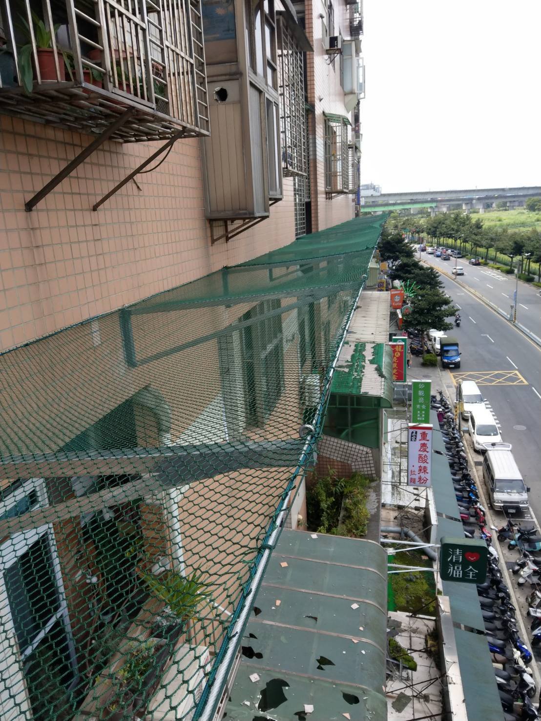 磁磚掉落防護網施工實景2