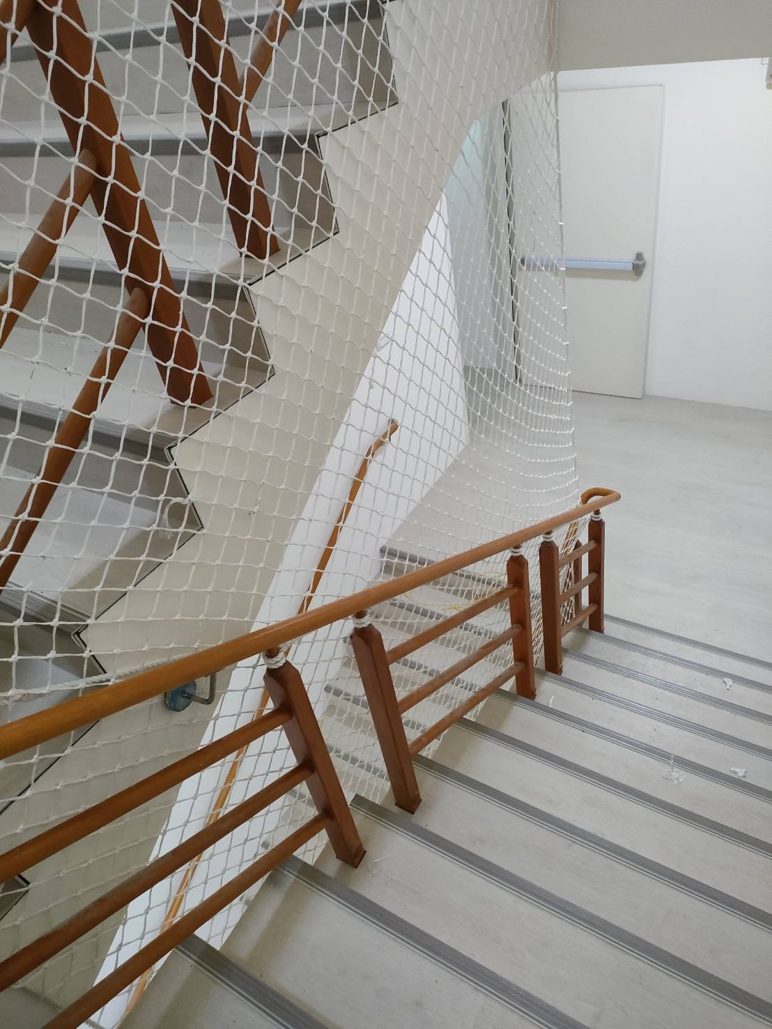 樓梯防護網施工實景3 樓梯防護網施工實景3