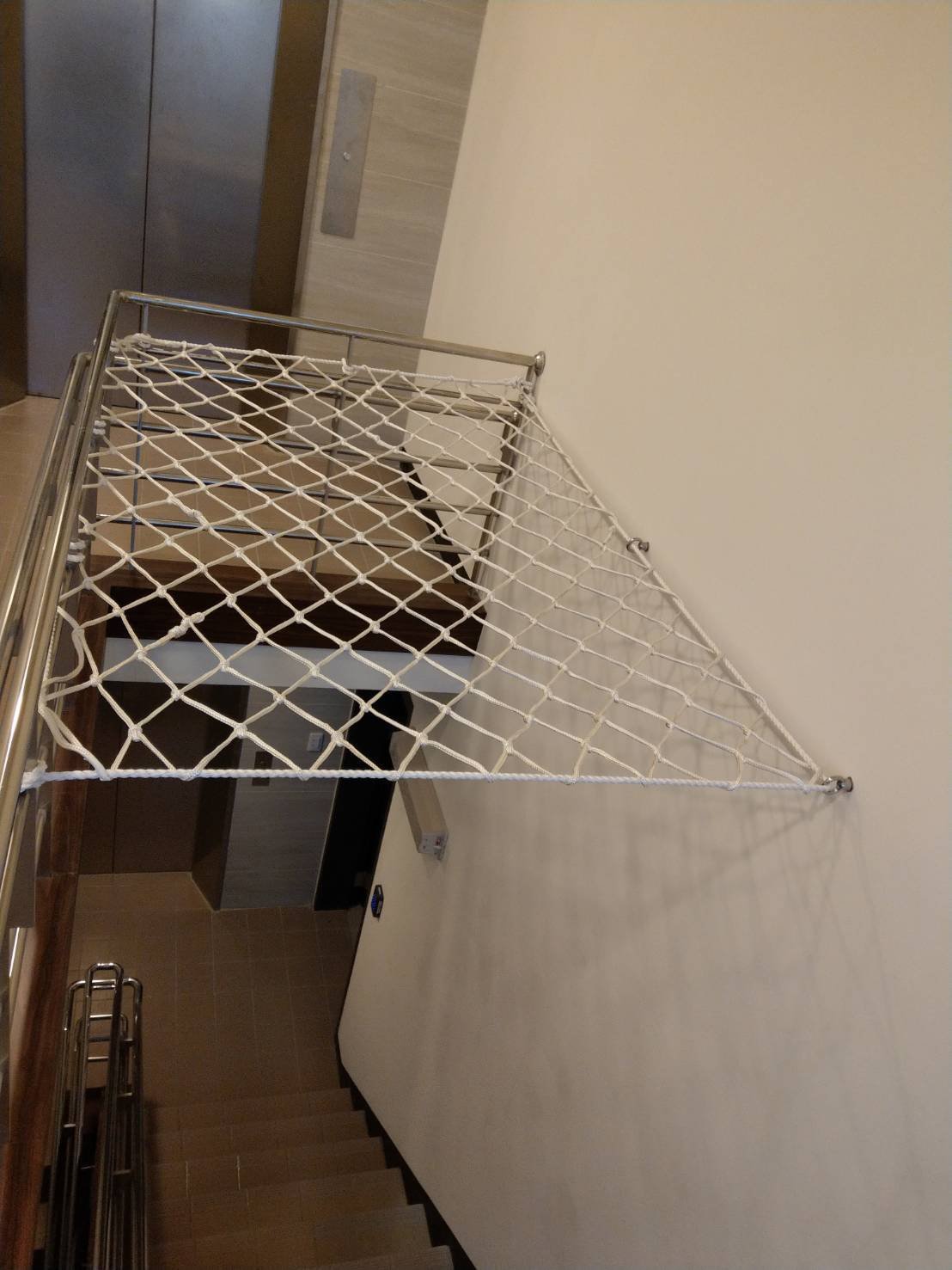 樓梯間防墜網施工實景5